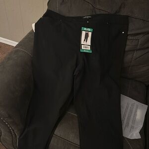 Black stretch capri pants